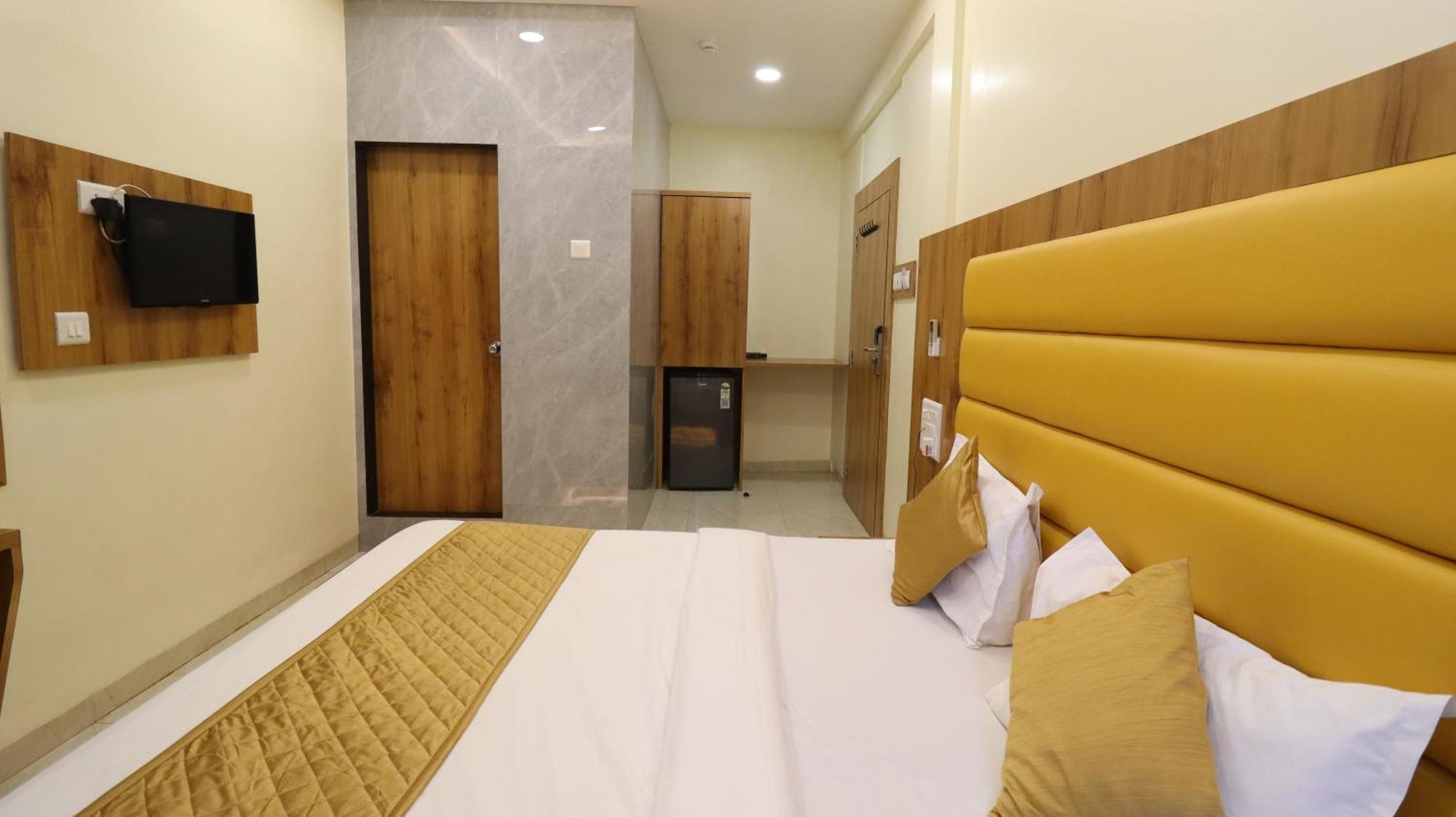 Hotel National - Grant Road Bombay Eksteriør billede