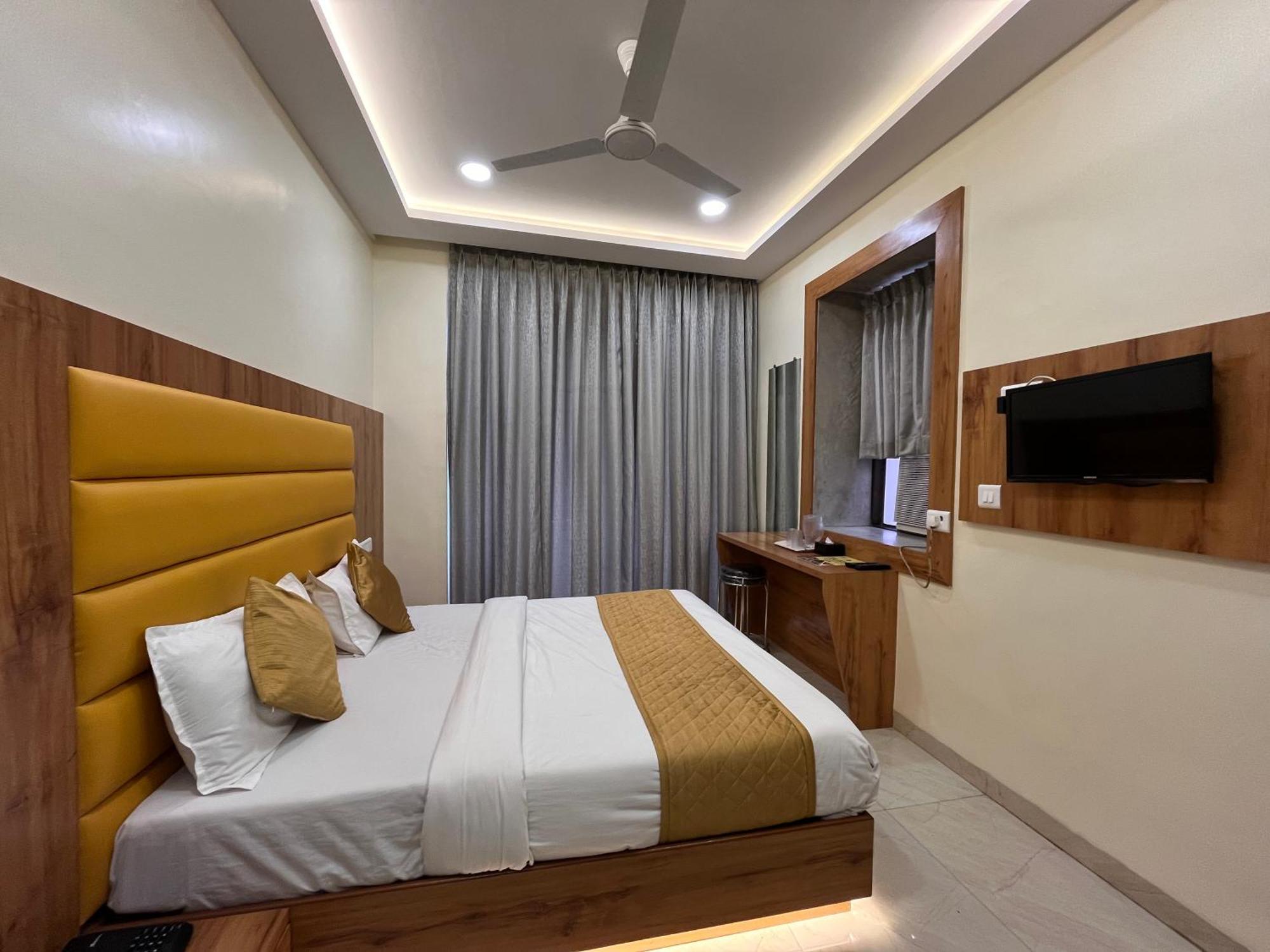 Hotel National - Grant Road Bombay Eksteriør billede