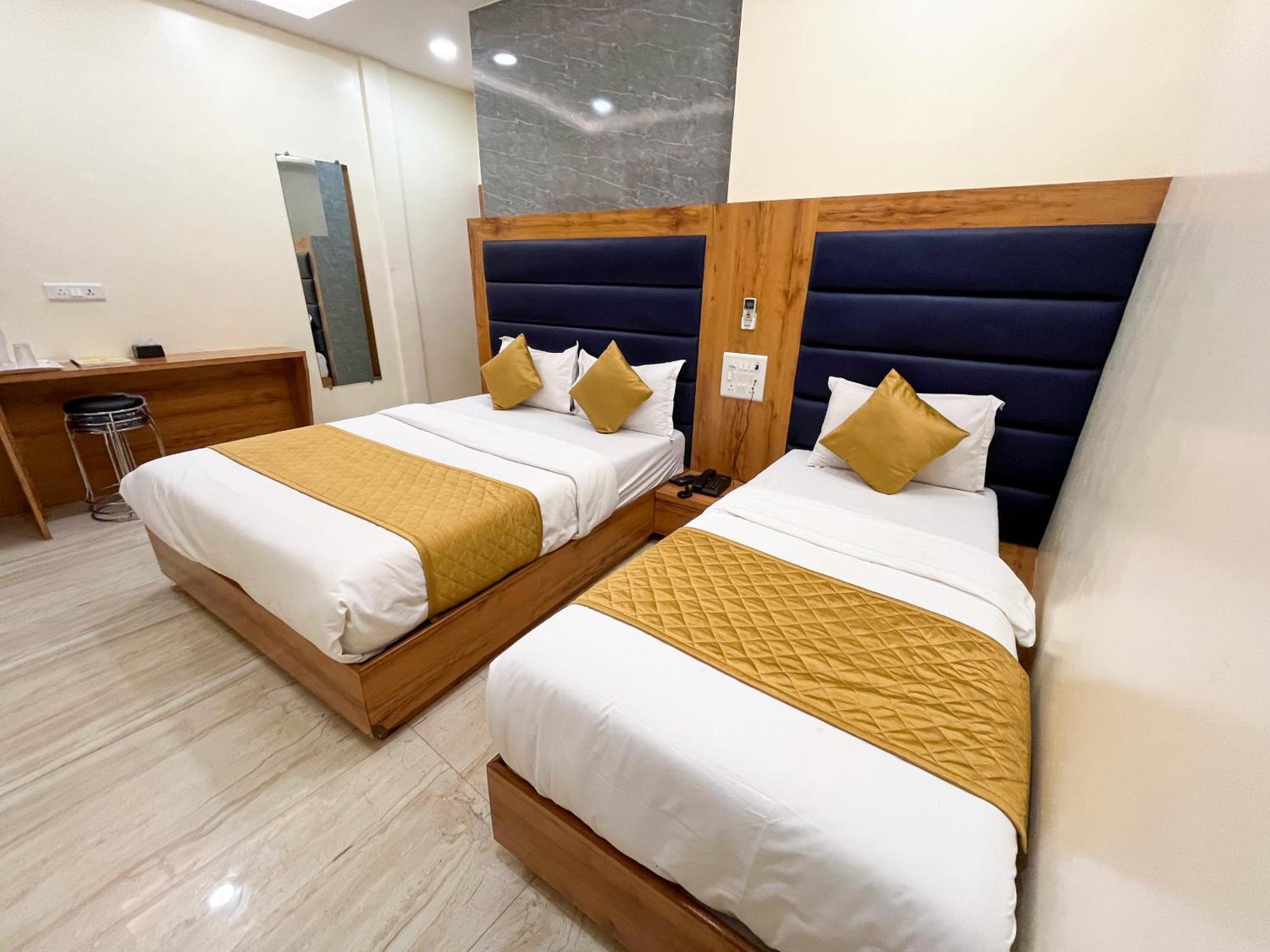 Hotel National - Grant Road Bombay Eksteriør billede