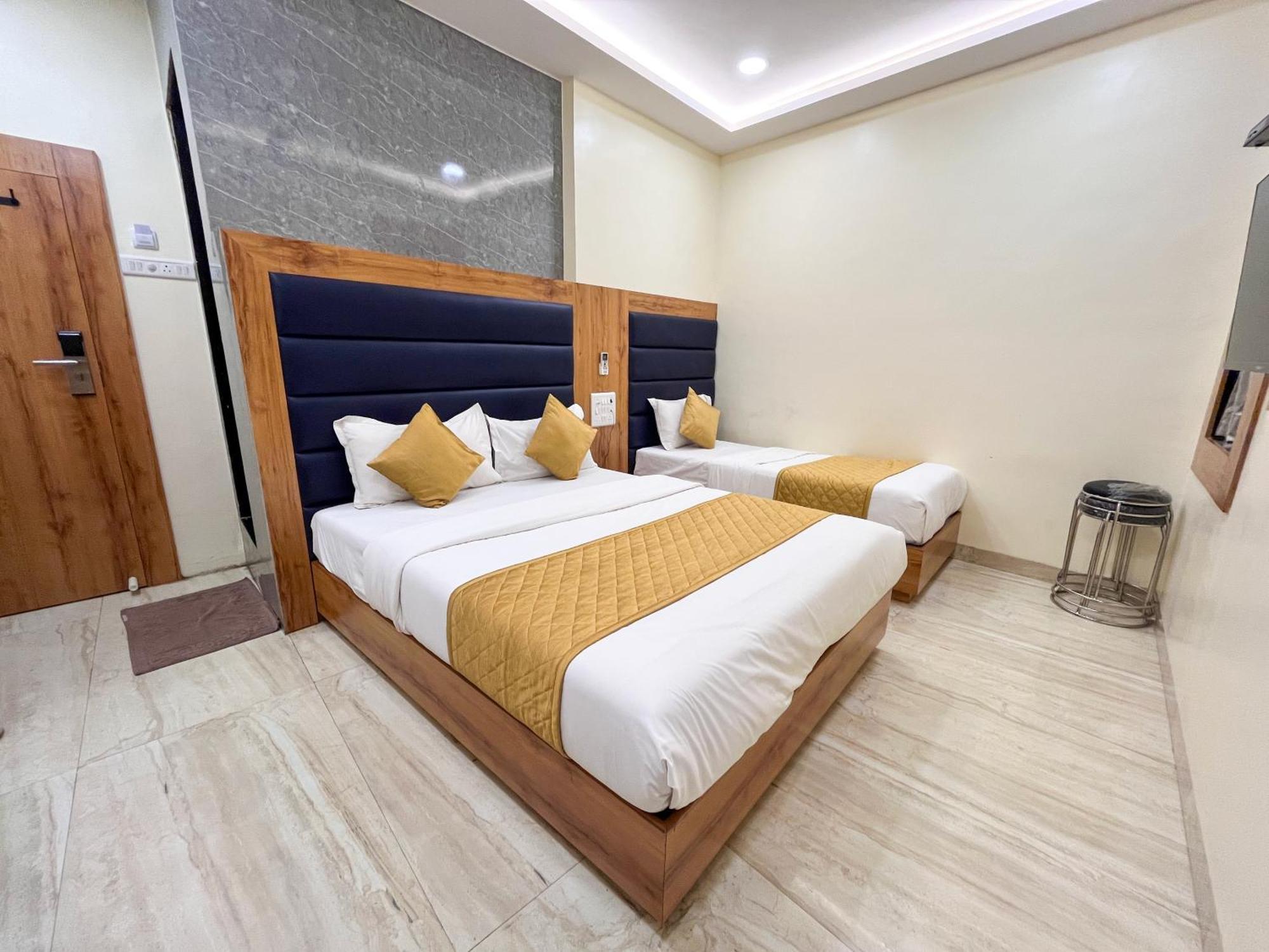 Hotel National - Grant Road Bombay Eksteriør billede