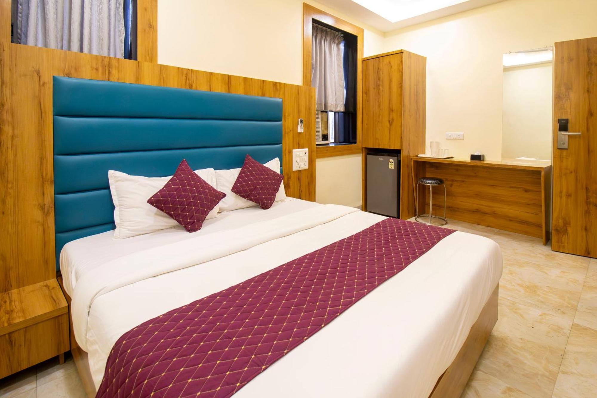 Hotel National - Grant Road Bombay Eksteriør billede
