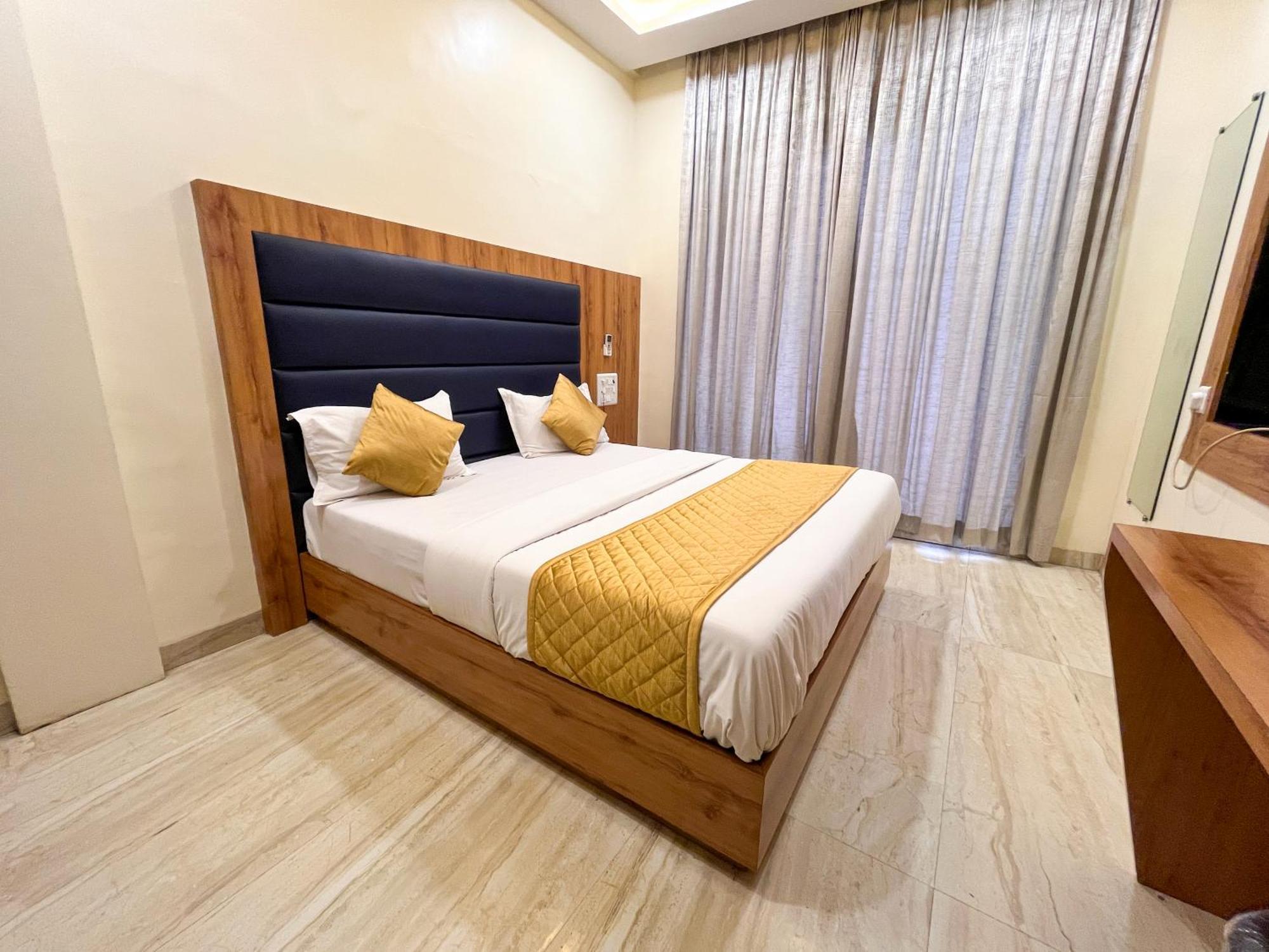 Hotel National - Grant Road Bombay Eksteriør billede